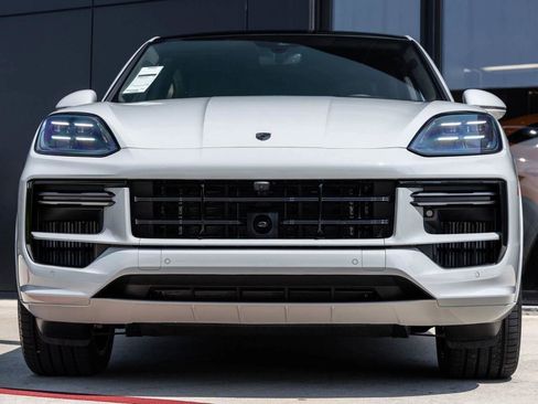 New 2025 Porsche Cayenne Turbo image 59