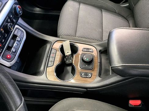 Used 2023 GMC Acadia SLE w/ Driver Convenience Package FWD image 18