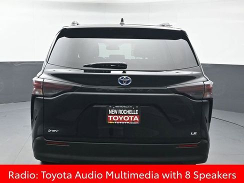 Used 2025 Toyota Sienna LE image 5