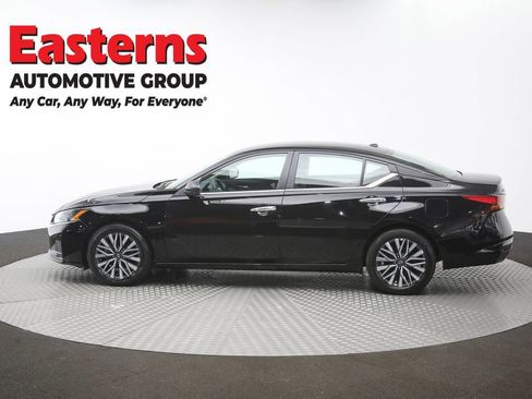 Used 2025 Nissan Altima 2.5 SV FWD image 60