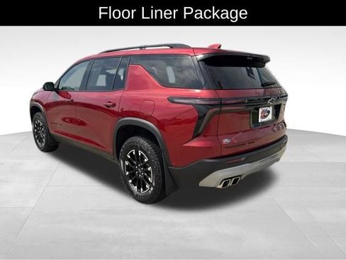 Used 2025 Chevrolet Traverse Z71 w/ Enhanced Driving Package AWD/4WD image 6