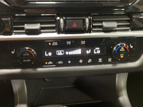 Used 2025 Nissan Pathfinder SV AWD/4WD image 24