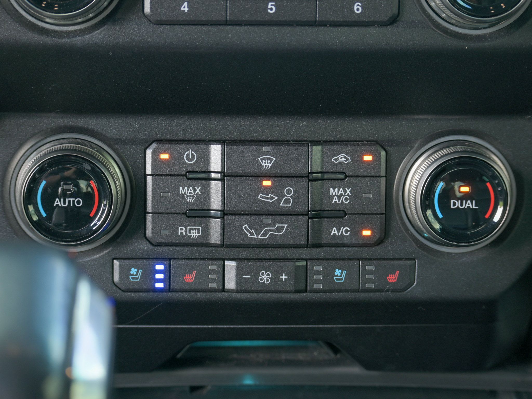 Used 2019 Ford F150 Raptor w/ Equipment Group 802A Luxury AWD/4WD image 15