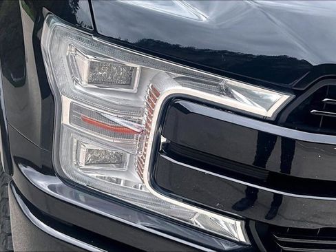 Used 2019 Ford F150 Lariat w/ Equipment Group 502A Luxury AWD/4WD image 32