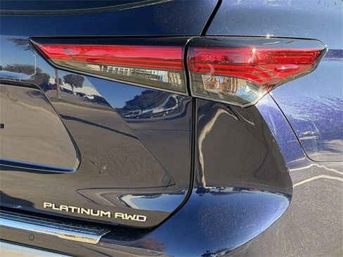 Used 2022 Toyota Highlander Platinum image 7