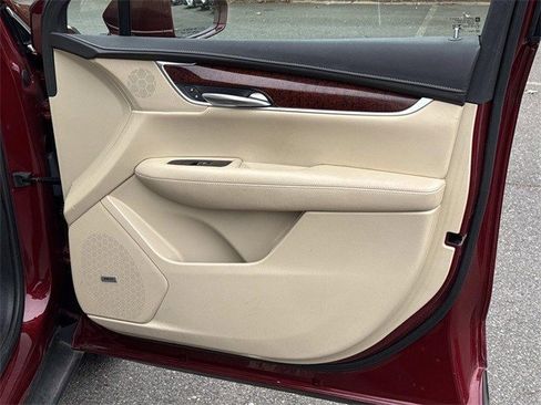 Used 2018 Cadillac XT5 Premium Luxury image 8