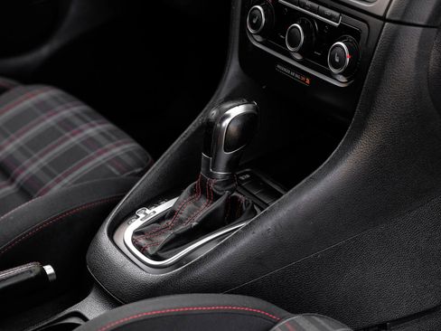 Used 2013 Volkswagen GTI 4-Door image 27