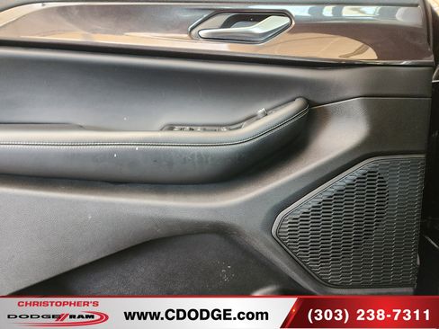 Used 2023 Jeep Grand Cherokee Laredo w/ Luxury Tech Group I AWD/4WD image 15