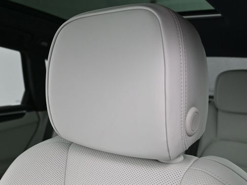 New 2026 Porsche Macan image 20