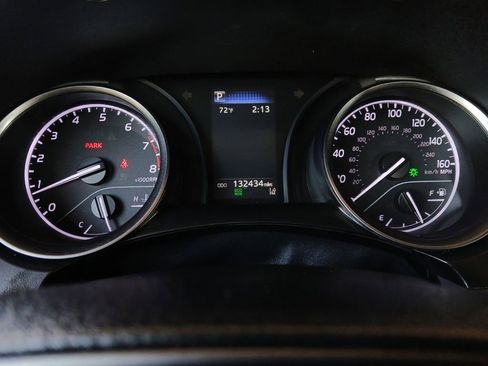 Used 2022 Toyota Camry SE FWD image 18