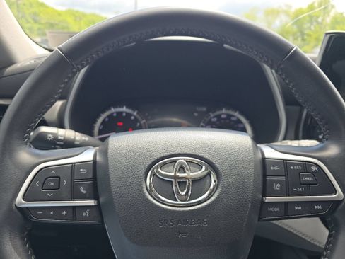Used 2023 Toyota Highlander XLE FWD image 17