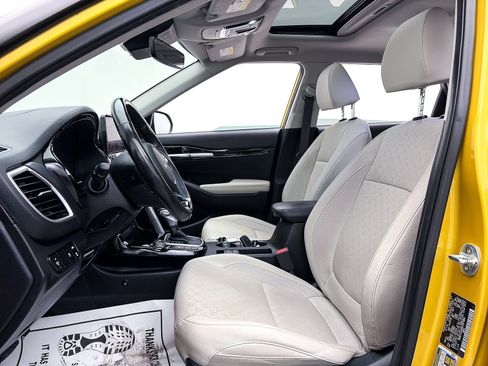 Used 2022 Kia Seltos SX w/ Sunroof Package image 19