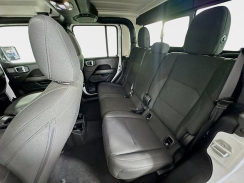 Used 2023 Jeep Gladiator Overland w/ Trailer Tow Package image 22