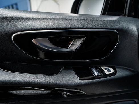 Used 2020 Mercedes-Benz Metris Passenger image 33