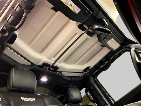 Used 2018 Jeep Wrangler Unlimited Rubicon AWD/4WD image 28