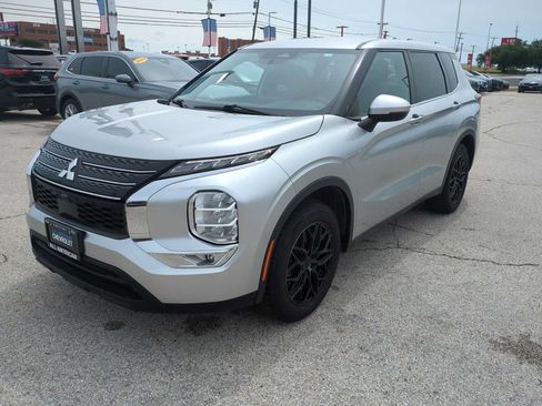 Used 2023 Mitsubishi Outlander SE FWD image 4