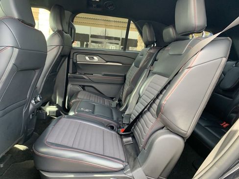 Used 2025 Ford Explorer ST-Line w/ ST-Line Street Pack AWD/4WD image 14