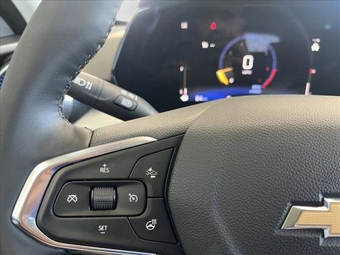 Used 2025 Chevrolet Trax LT w/ LT Convenience Package image 18