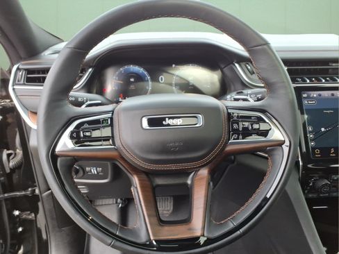 Used 2025 Jeep Grand Cherokee L Summit w/ Obsidian Package AWD/4WD image 29