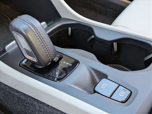 Used 2019 Volvo XC40 T5 Momentum image 12