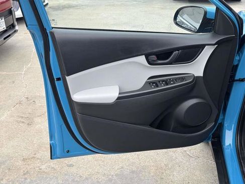 Used 2023 Hyundai Kona SE w/ Cargo Package image 15