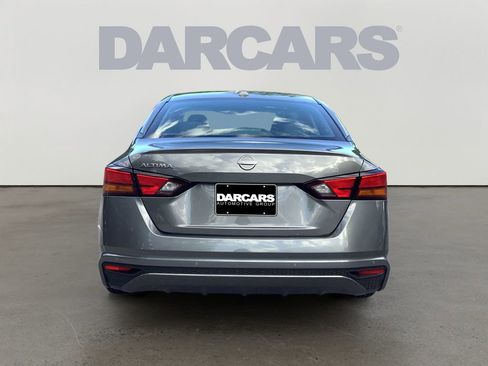 Used 2025 Nissan Altima 2.5 SV FWD image 2