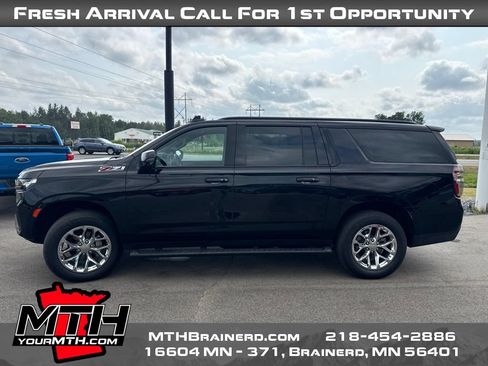 Used 2023 Chevrolet Suburban Z71 w/ Luxury Package AWD/4WD image 4