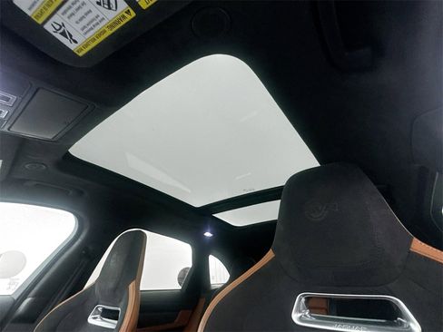 Used 2023 Jaguar F-PACE SVR image 21