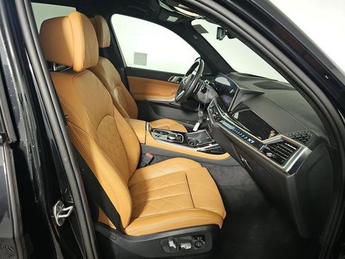 Used 2025 BMW X7 xDrive40i w/ M Sport Package AWD/4WD image 8