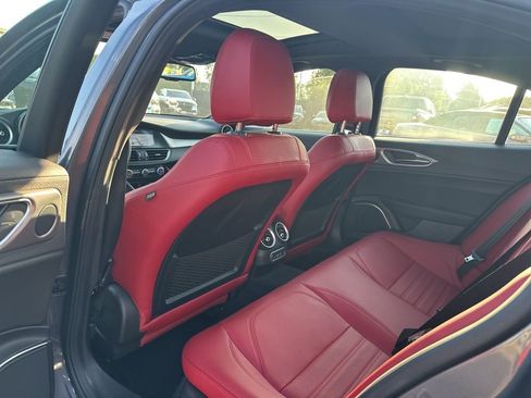 Used 2023 Alfa Romeo Giulia Veloce RWD image 10