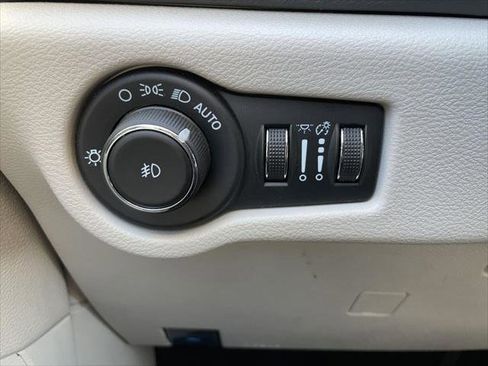 Certified 2023 Chrysler Pacifica Touring-L FWD image 33