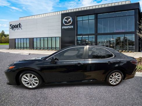 Used 2022 Toyota Camry LE FWD image 7