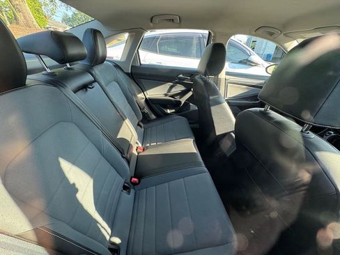 Used 2025 Volkswagen Jetta SE FWD image 4