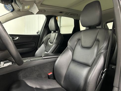 Used 2018 Volvo XC60 T5 Momentum w/ Vision Package AWD/4WD image 24