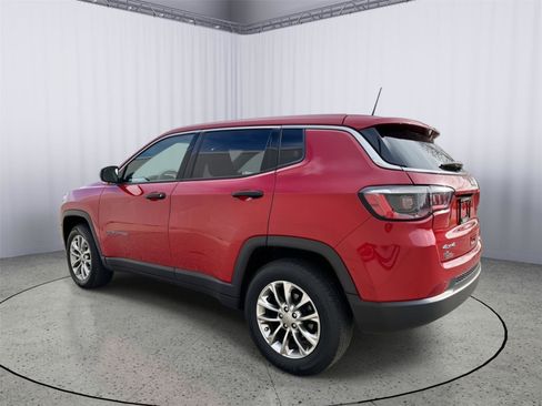 Used 2023 Jeep Compass Sport image 10