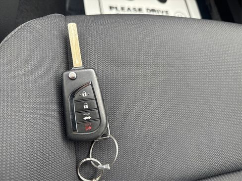 Used 2023 Toyota Corolla LE FWD image 32
