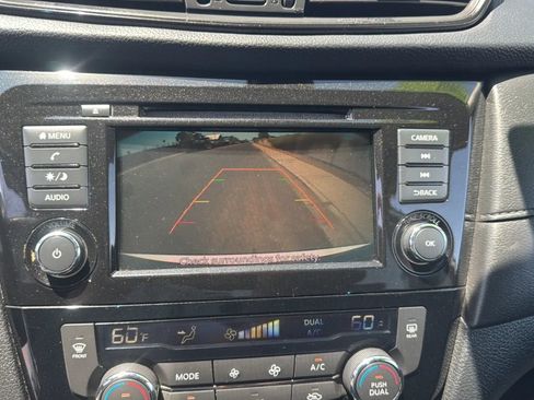 Used 2020 Nissan Rogue SV FWD image 13