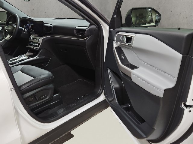 Certified 2024 Ford Explorer XLT w/ Equipment Group 202A AWD/4WD image 19