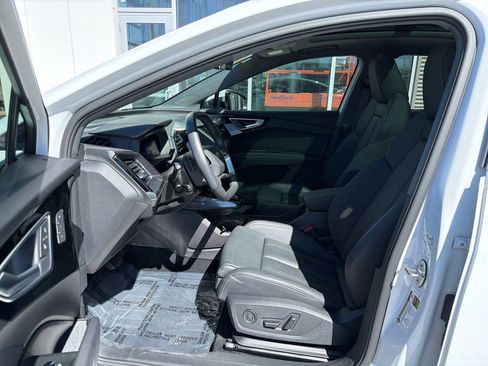Used 2024 Audi Q4 e-tron Premium Plus w/ Premium Plus image 9