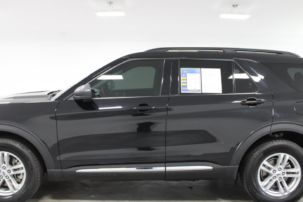 Used 2023 Ford Explorer XLT AWD/4WD image 6