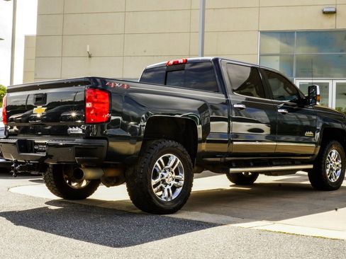 Used 2019 Chevrolet Silverado 2500 High Country w/ Duramax Plus Package AWD/4WD image 12