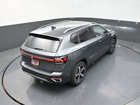 New 2025 Volkswagen Taos SEL image 17