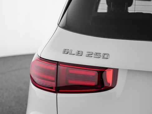 Used 2025 Mercedes-Benz GLB 250 4MATIC image 45