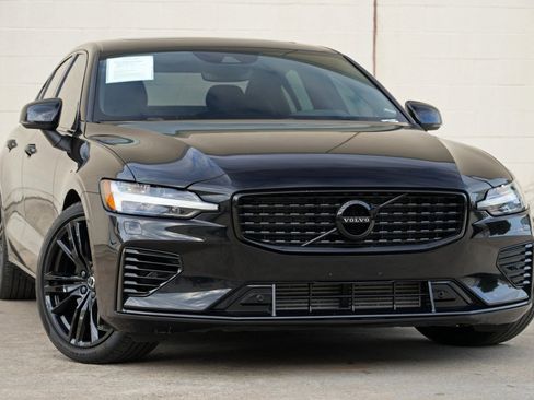 Used 2022 Volvo S60 T8 R-Design w/ Climate Package AWD/4WD image 4
