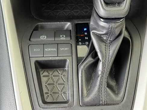 Used 2019 Toyota RAV4 XLE image 31