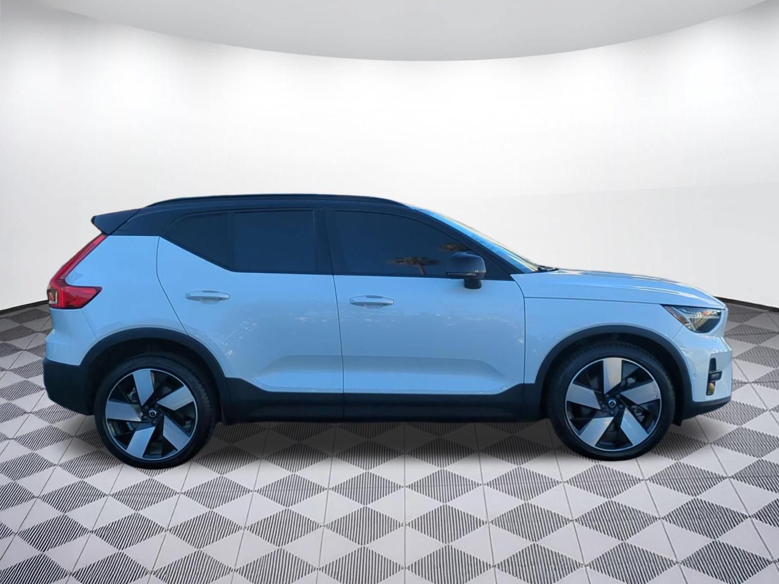 Used 2023 Volvo XC40 Recharge Ultimate AWD/4WD image 6