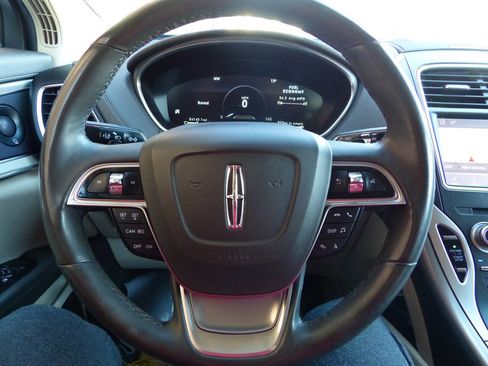 Used 2019 Lincoln Nautilus Reserve image 27