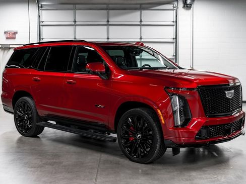 Used 2025 Cadillac Escalade V w/ LPO, ONYX Package AWD/4WD image 41