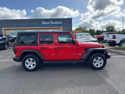 Used 2021 Jeep Wrangler Unlimited Sport AWD/4WD image 11