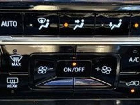 New 2026 GMC Sierra 1500 SLT image 26